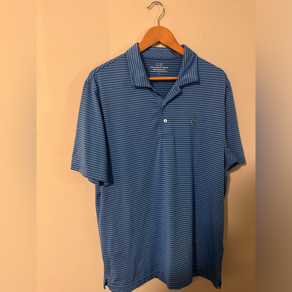 - Men vineyard vines polo